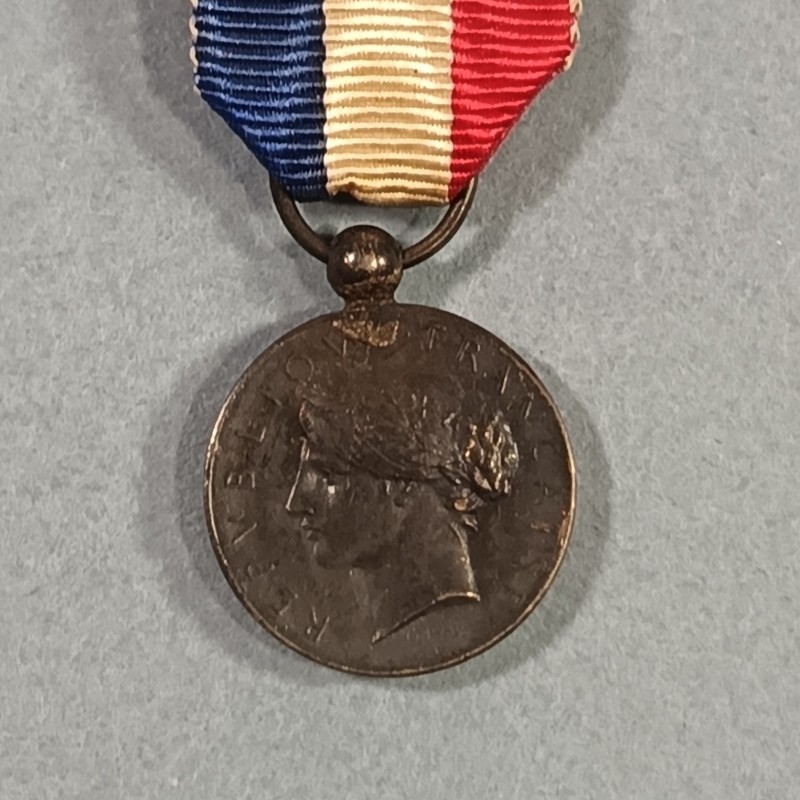 FRANCE REDUCTION DE LA MEDAILLE DU COURAGE ET ACTES DE DEVOUEMENT EN ARGENT POLICE ET MINISTERE DE L'INTERIEUR